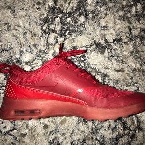 Red Nike Theas